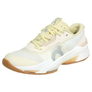 On Women's THE ROGER Pro Fire - Ivory/Sand